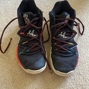 Nike Kyrie 5 friends!